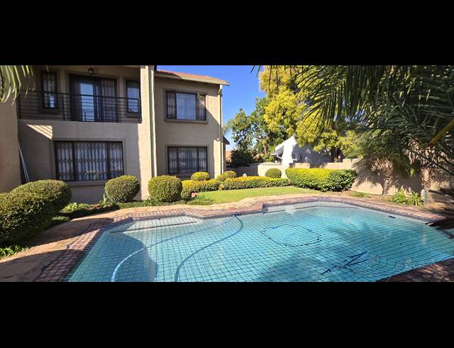 4 BEDROOM HOUSE FOR SALE IN ROOIHUISKRAAL NORTH